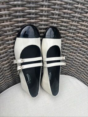 NWOT!!Donatella Two-Tone Cream and Black Double-Strap Mary Jane Flats for Kids